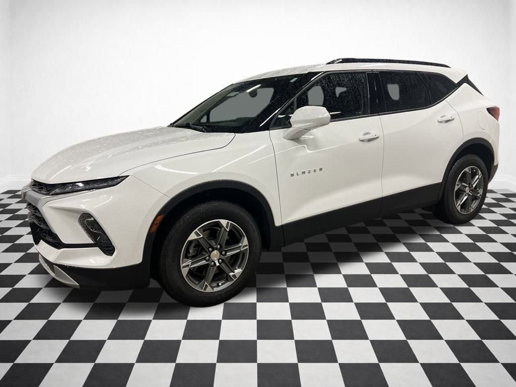 Certified 2025 Chevrolet Blazer LT w/ Convenience Package image 5
