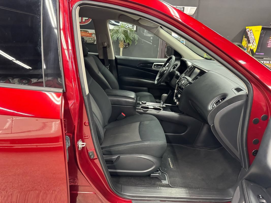 Used 2018 Nissan Pathfinder S AWD/4WD image 23
