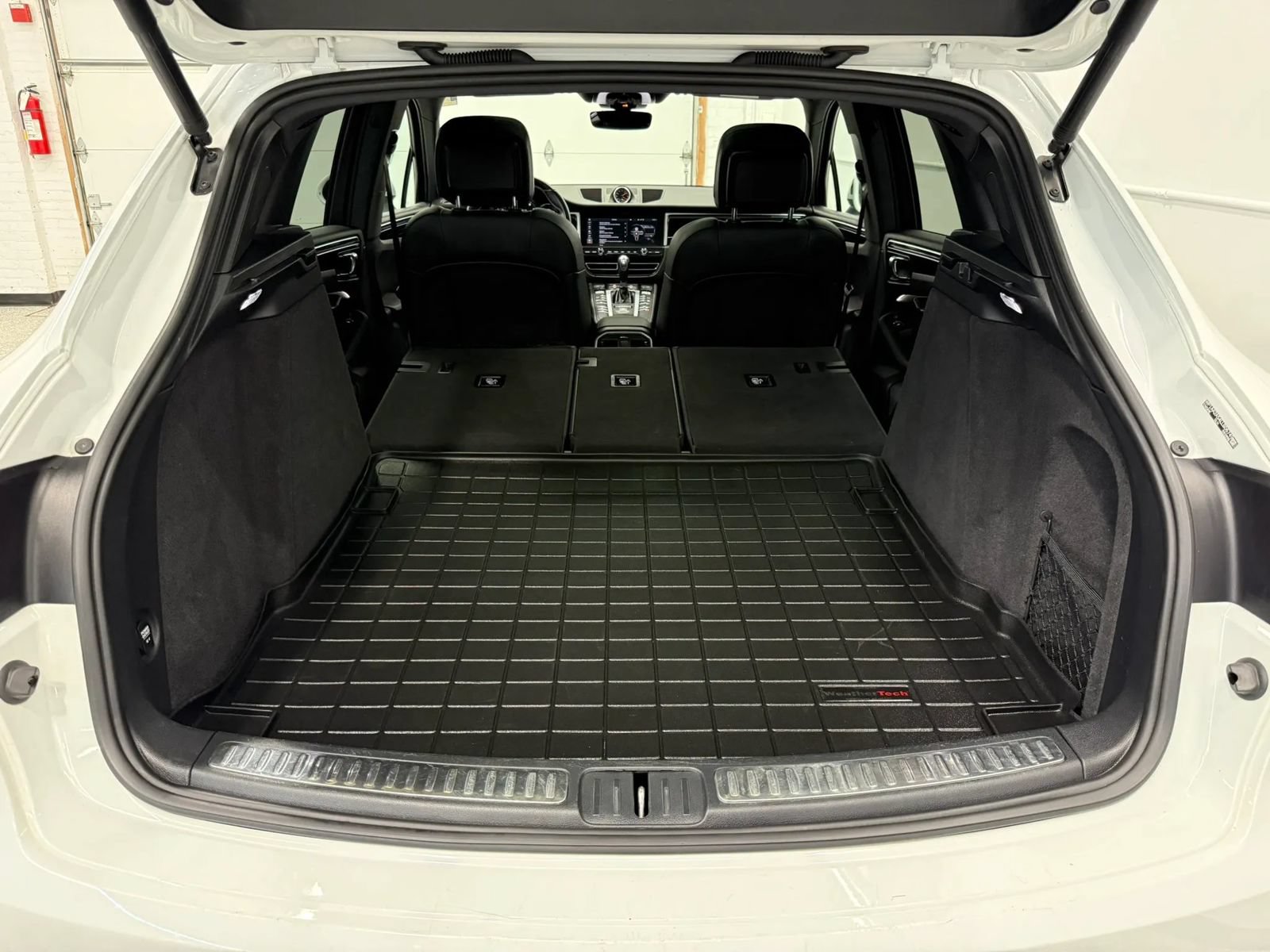 Used 2020 Porsche Macan AWD/4WD image 38