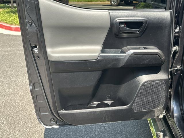 Used 2018 Toyota Tacoma SR5 RWD image 25