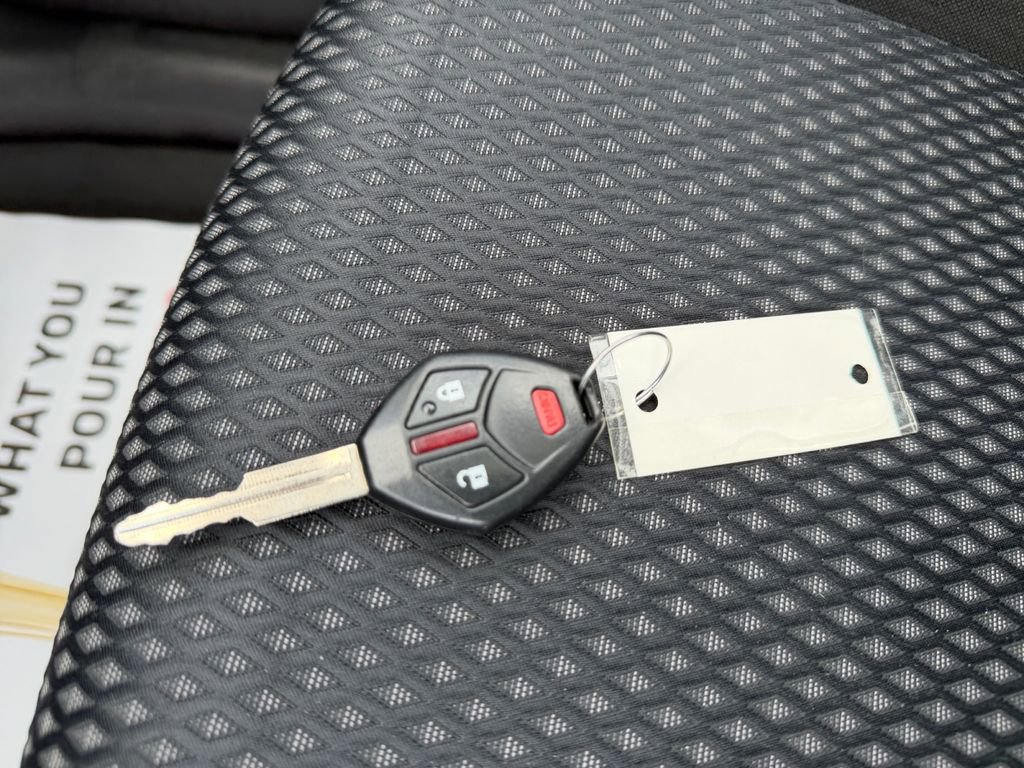 Used 2016 Mitsubishi Outlander ES image 32