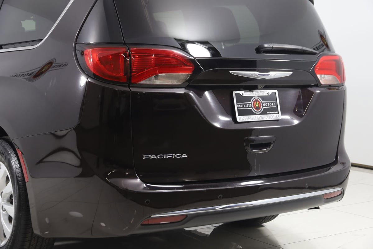Used 2017 Chrysler Pacifica Touring-L image 21