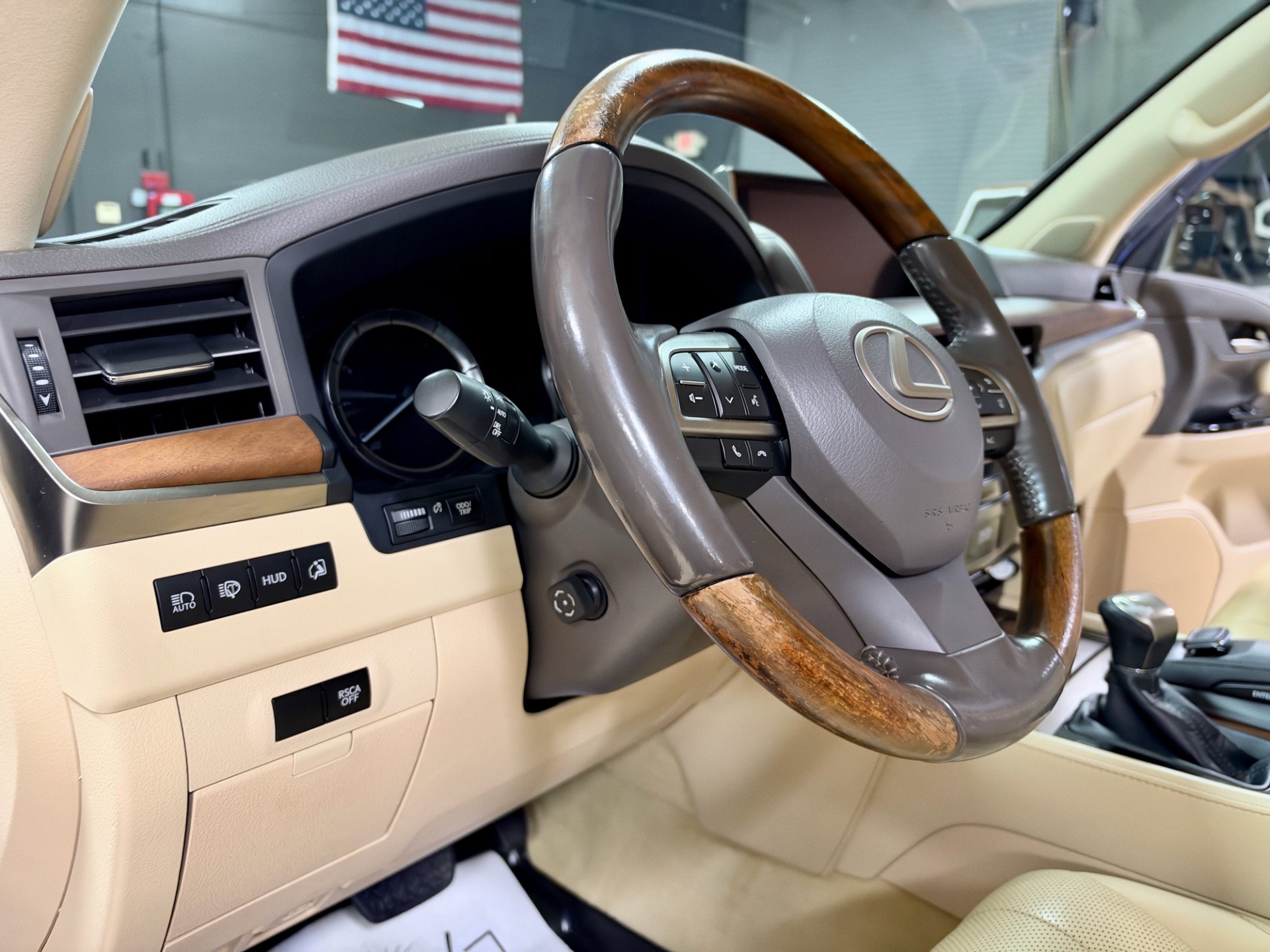 Used 2017 Lexus LX 570 4WD w/ Luxury Package image 23