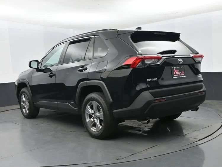 Used 2022 Toyota RAV4 LE AWD/4WD image 7