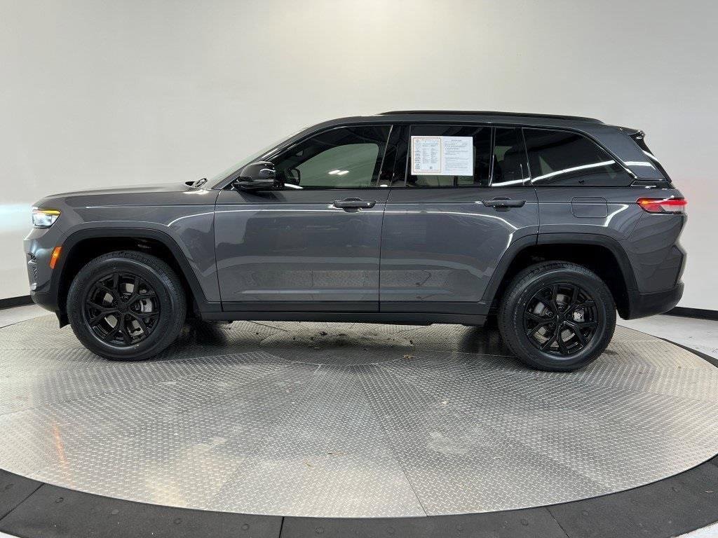 Used 2024 Jeep Grand Cherokee Altitude image 4