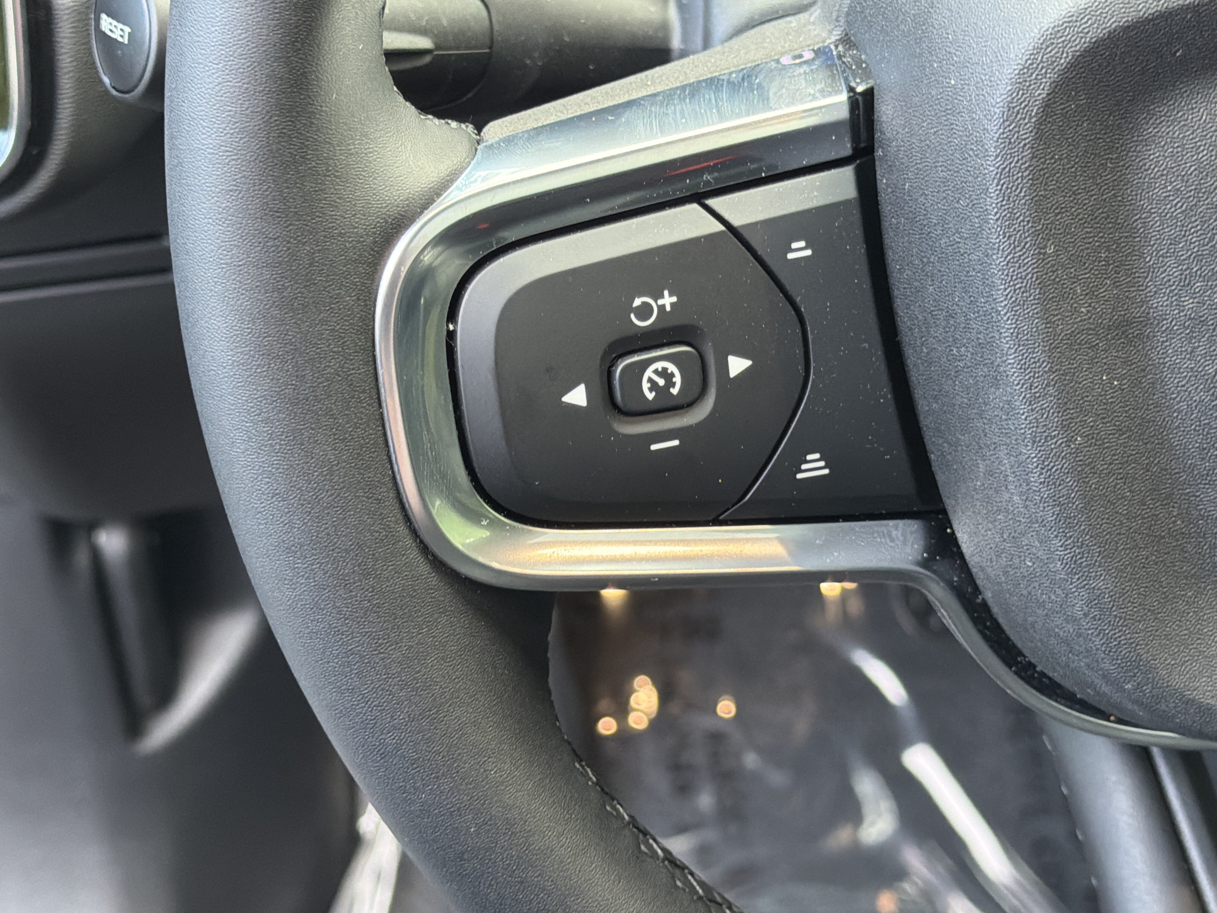 Certified 2026 Volvo XC40 B5 Plus AWD/4WD image 21
