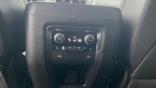 Used 2023 Chevrolet Suburban Premier image 23