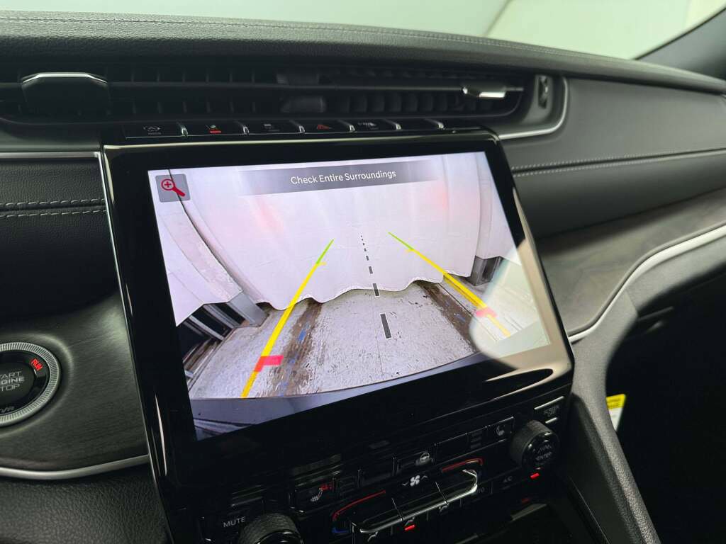 New 2025 Jeep Grand Cherokee Limited w/ Trailer Tow Package image 30