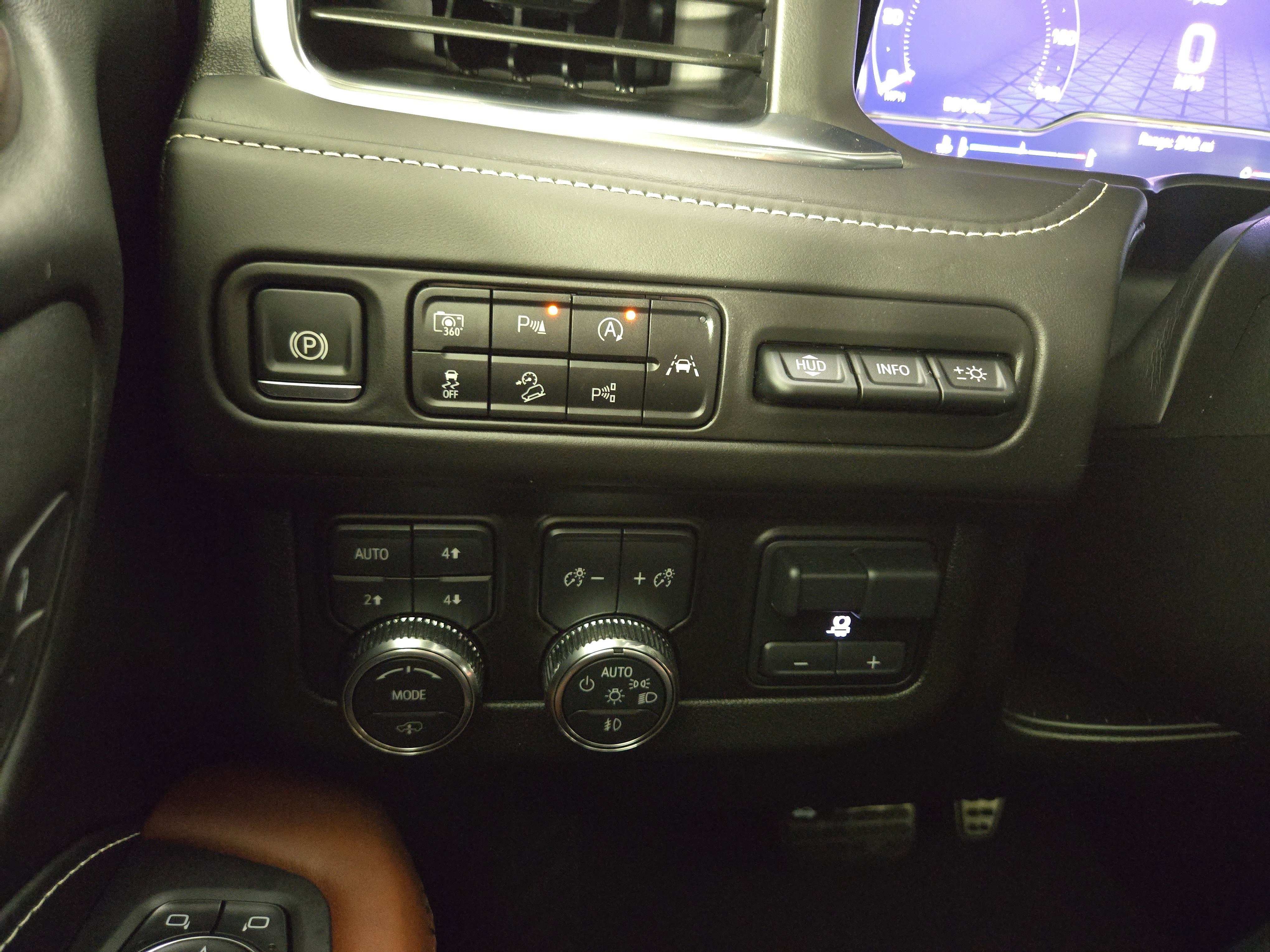 Used 2024 GMC Yukon Denali Ultimate image 31