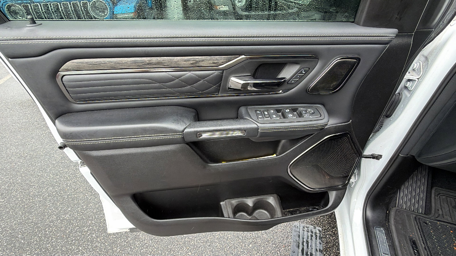 Used 2025 RAM 1500 Limited AWD/4WD image 15