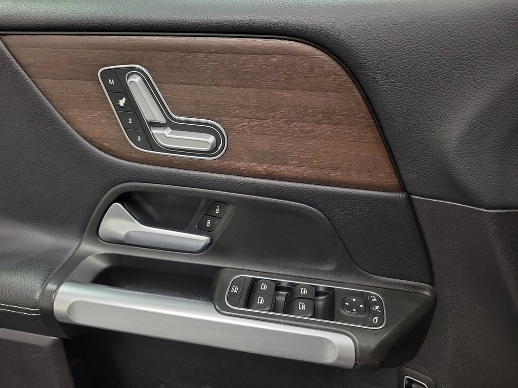 Used 2021 Mercedes-Benz GLB 250 w/ Premium Package image 19