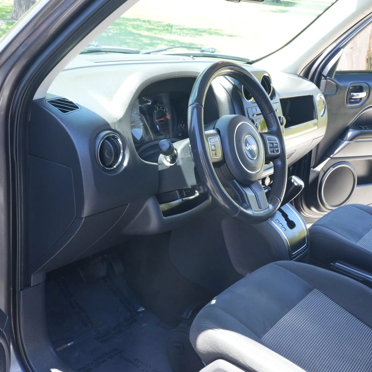 Used 2017 Jeep Patriot Latitude AWD/4WD image 2