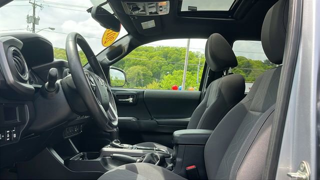 Certified 2017 Toyota Tacoma TRD Off-Road AWD/4WD image 10