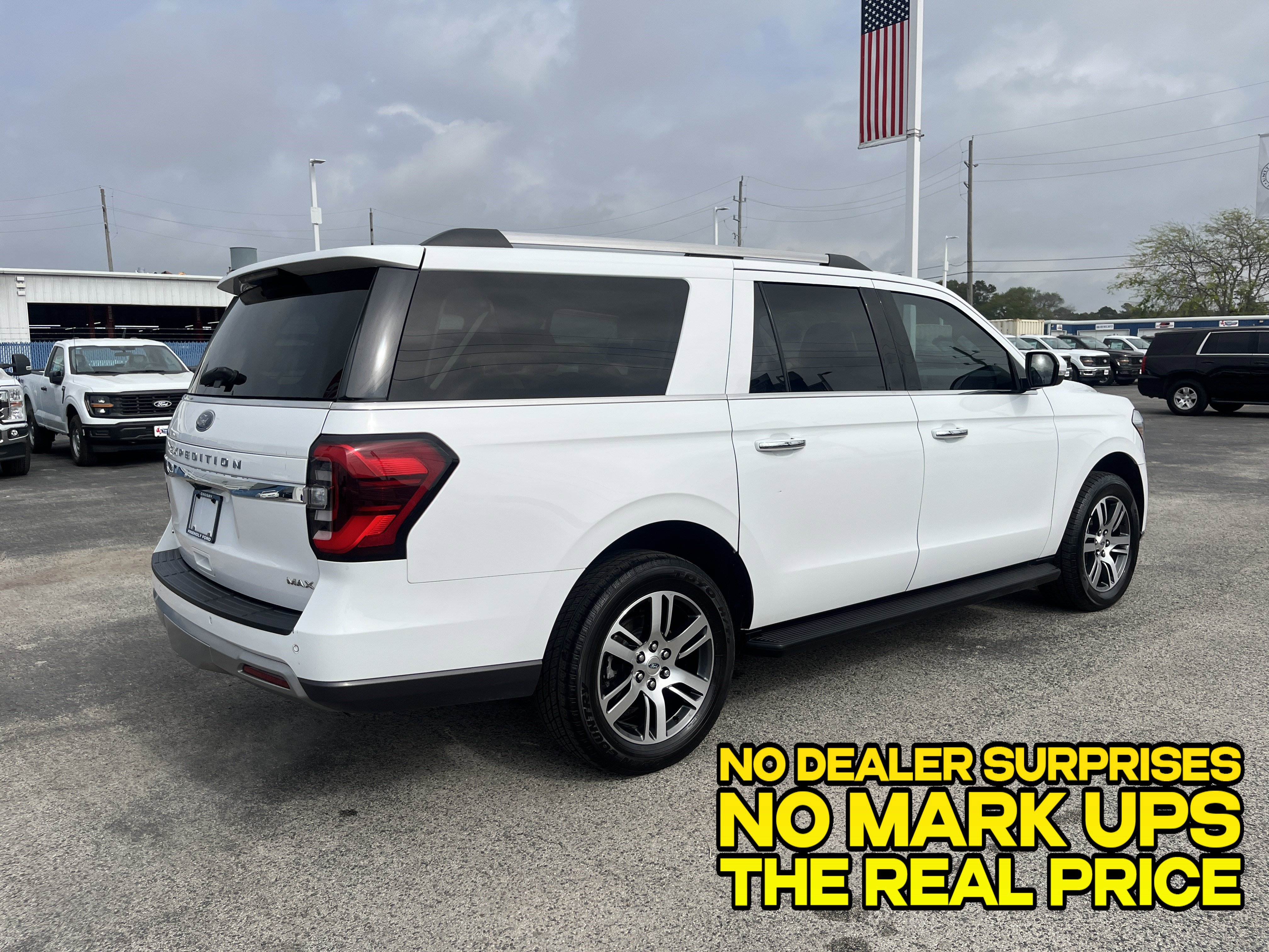 Used 2024 Ford Expedition Max Limited AWD/4WD image 2