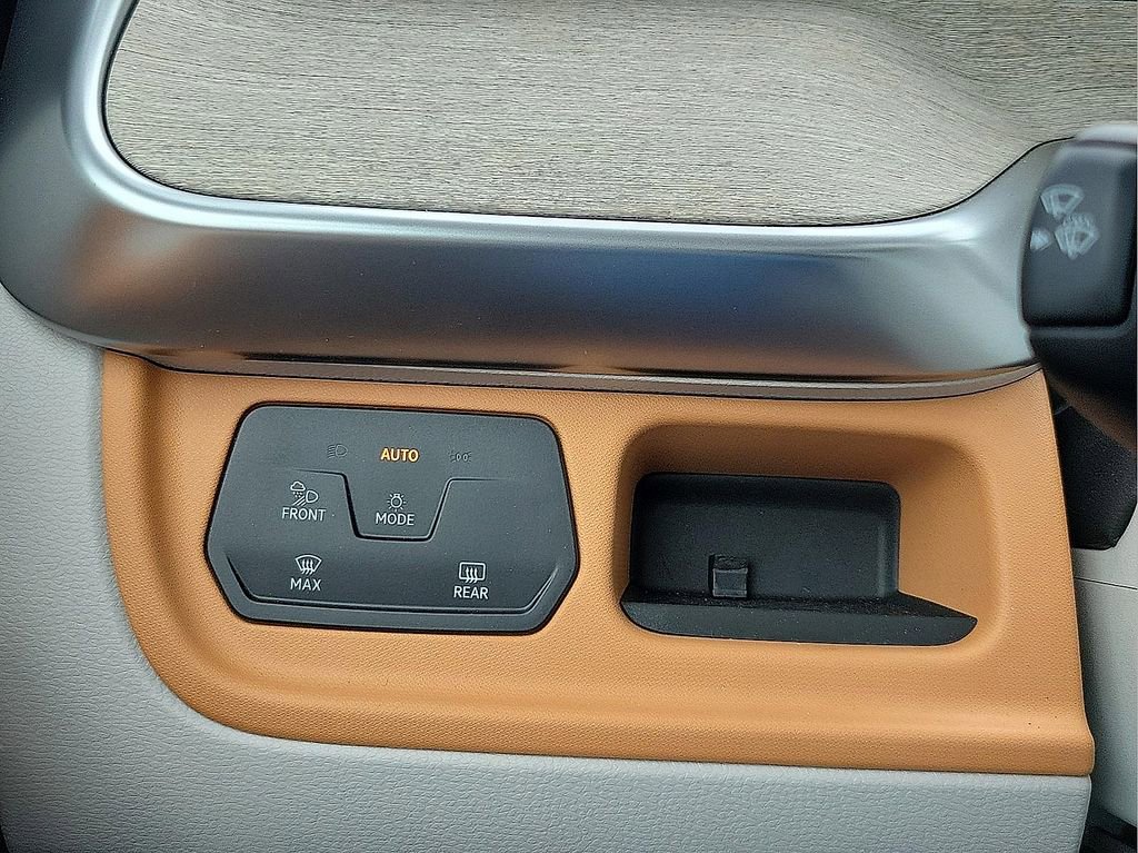 Used 2025 Volkswagen ID. Buzz 1st Edition image 14