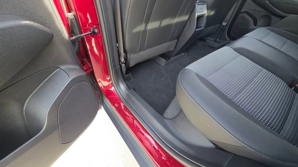 Used 2025 Chevrolet Trax LT w/ LT Convenience Package image 19