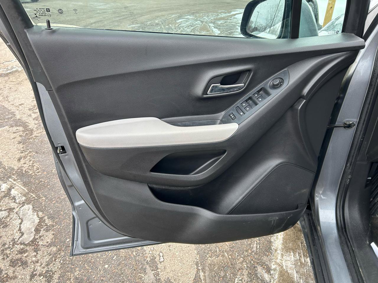 Used 2020 Chevrolet Trax LT image 14