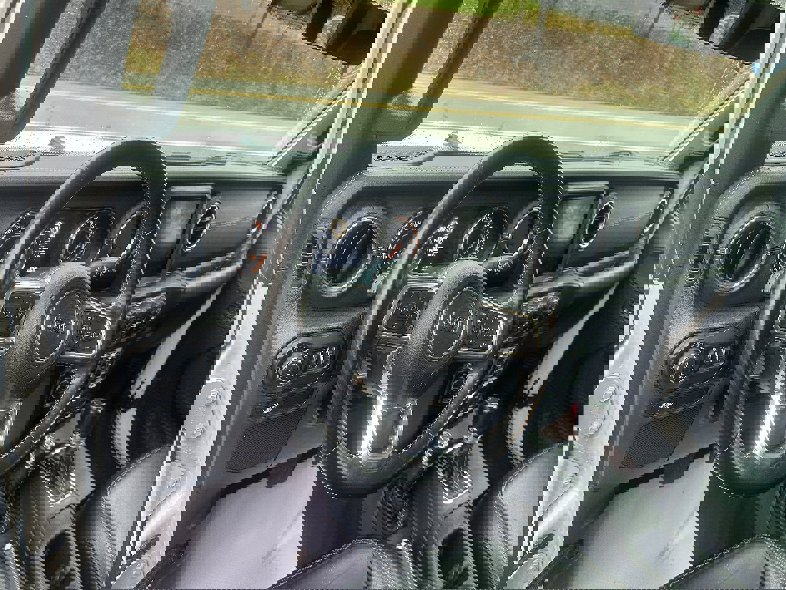 Used 2020 Jeep Gladiator Overland image 37