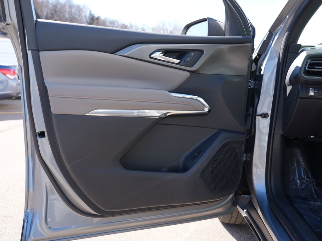 Used 2025 Chevrolet Traverse LT image 14