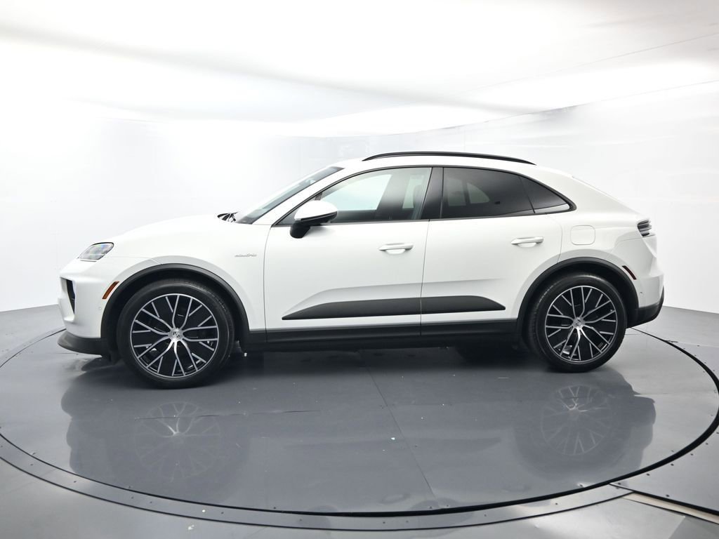 Certified 2024 Porsche Macan 4 Electric image 2