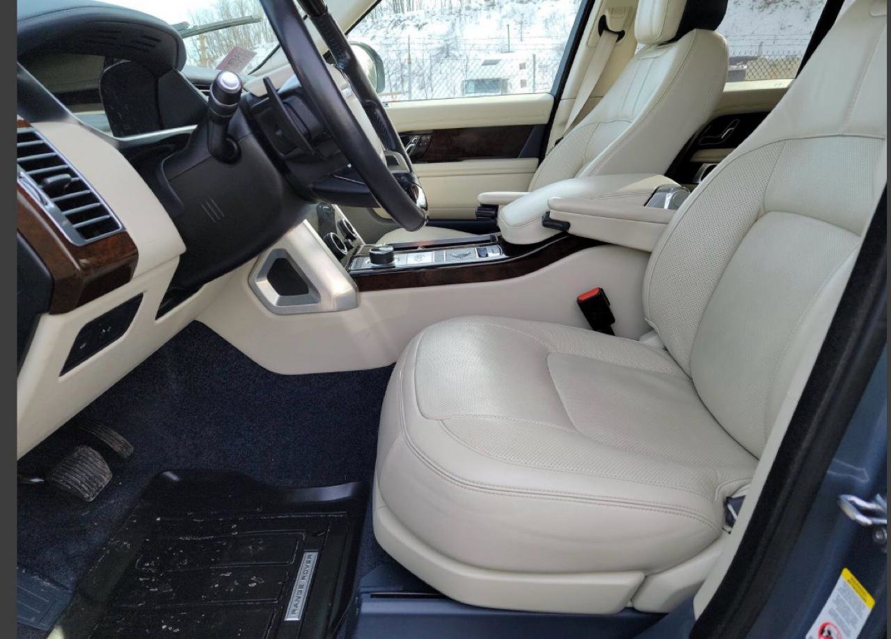 Used 2020 Land Rover Range Rover HSE image 14