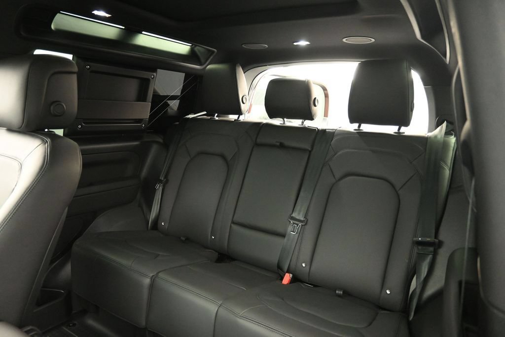 New 2026 Land Rover Defender 90 X-Dynamic SE AWD/4WD image 22