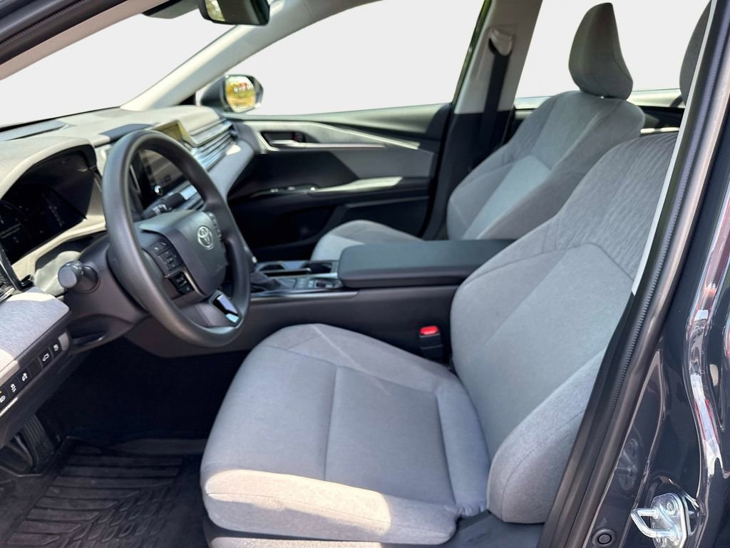 Used 2025 Toyota Camry LE w/ Convenience Package image 20
