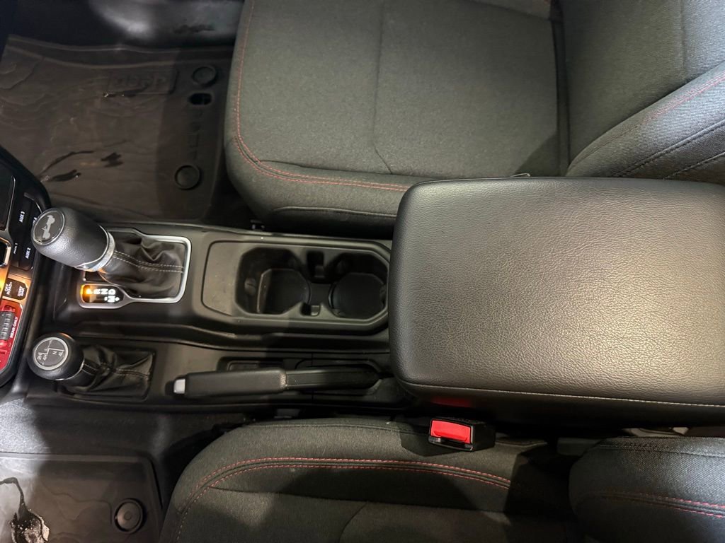 Certified 2025 Jeep Wrangler Unlimited Rubicon w/ Technology Group image 19