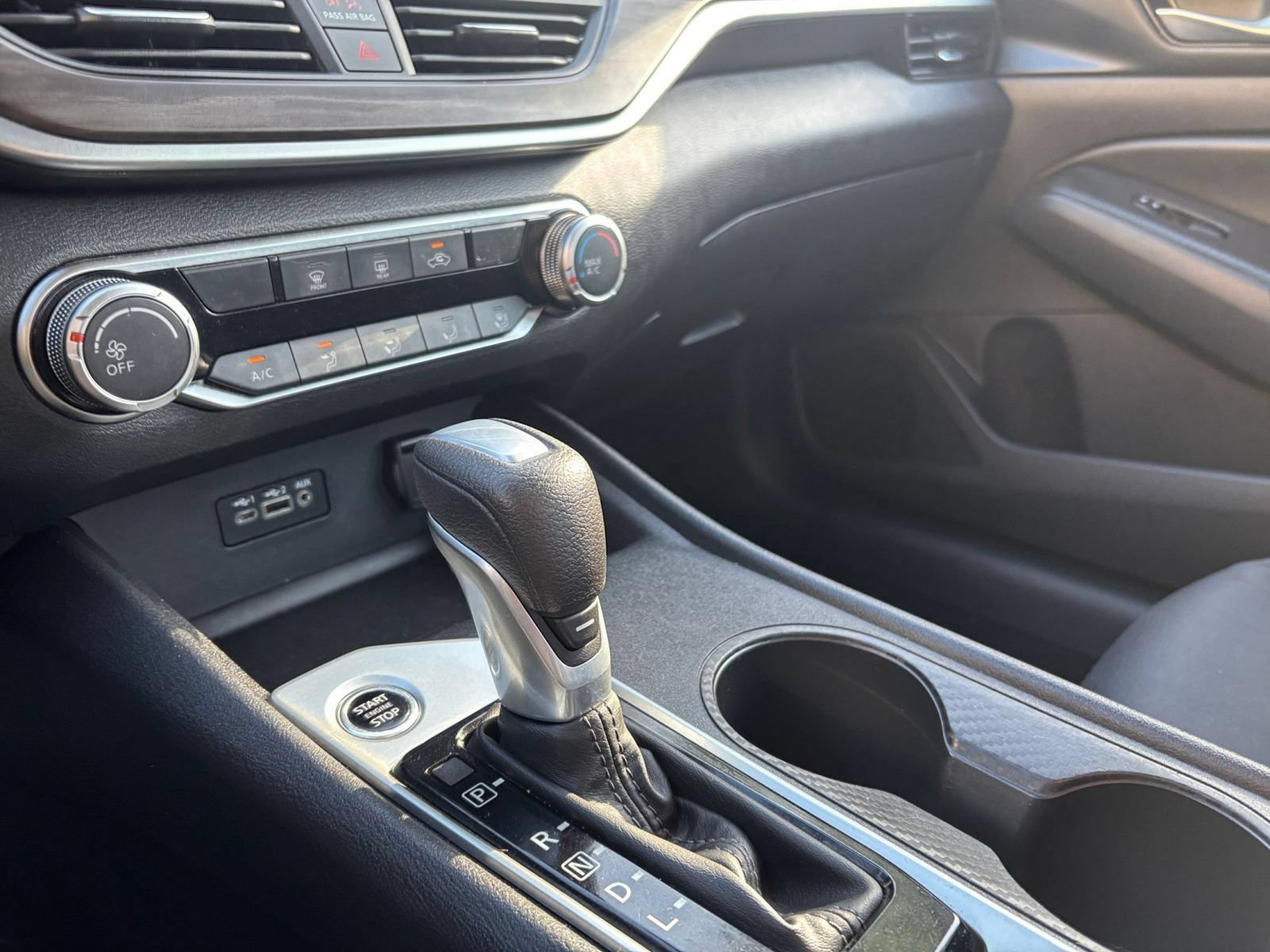 Used 2025 Nissan Altima 2.5 SV FWD image 41
