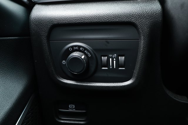 Used 2022 Jeep Grand Cherokee Laredo w/ Luxury Tech Group I AWD/4WD image 15