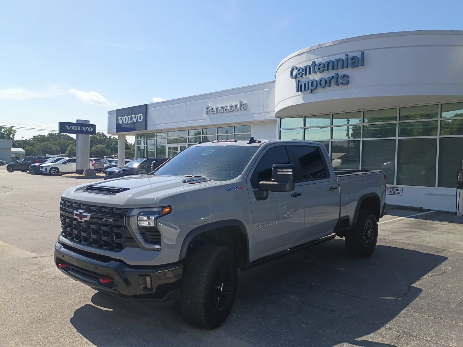 Used 2025 Chevrolet Silverado 2500 ZR2 w/ Technology Package AWD/4WD image 2