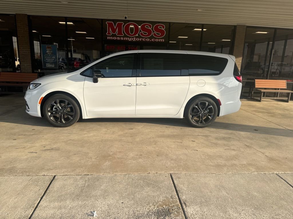 New 2026 Chrysler Pacifica Select image 7