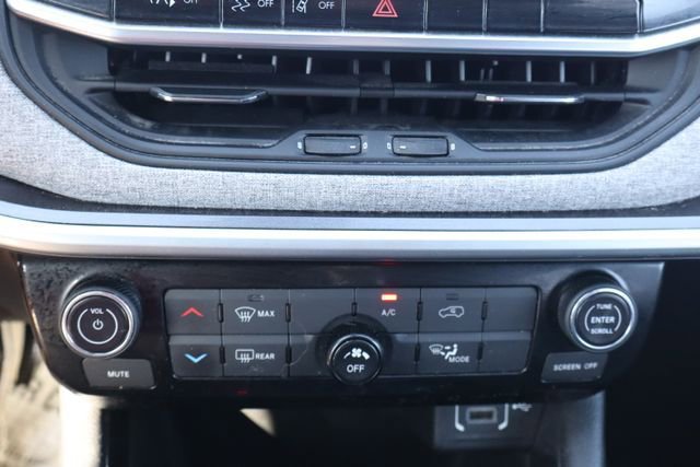 Used 2023 Jeep Compass Latitude image 14