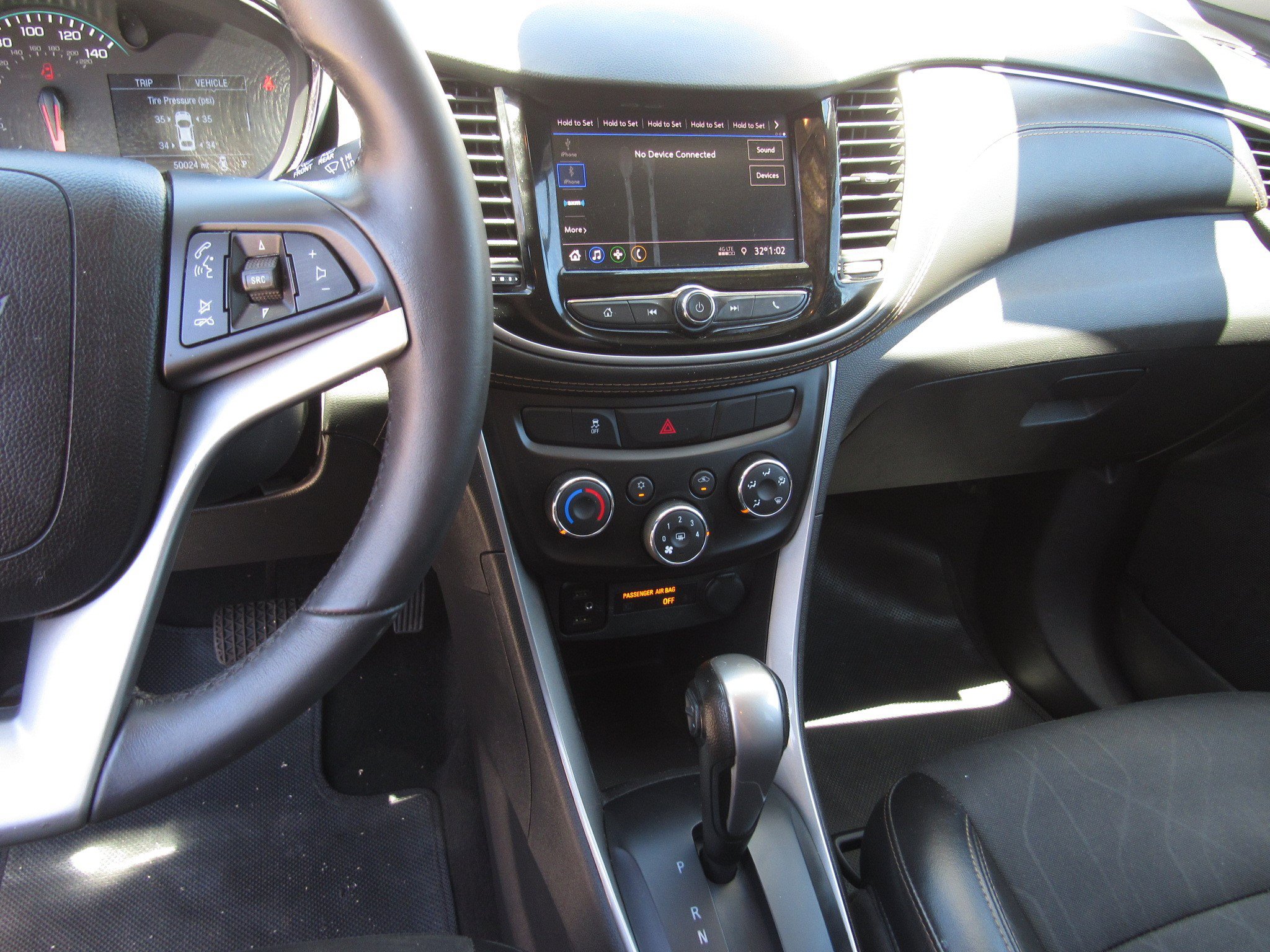 Used 2021 Chevrolet Trax LT w/ Midnight Edition FWD image 17