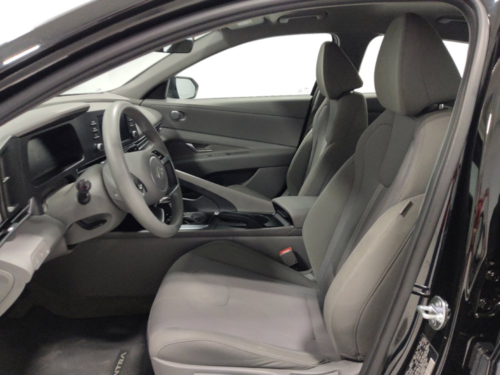 Used 2025 Hyundai Elantra SE image 17