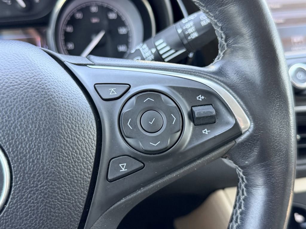 Used 2019 Buick Envision Essence image 31