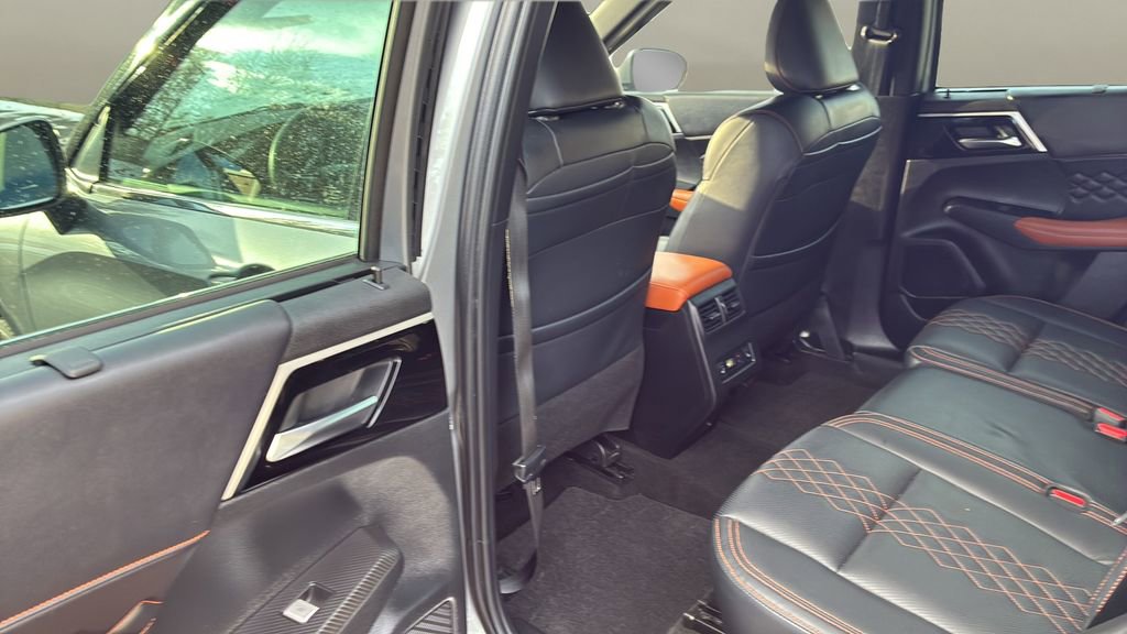 Used 2023 Mitsubishi Outlander SEL image 15