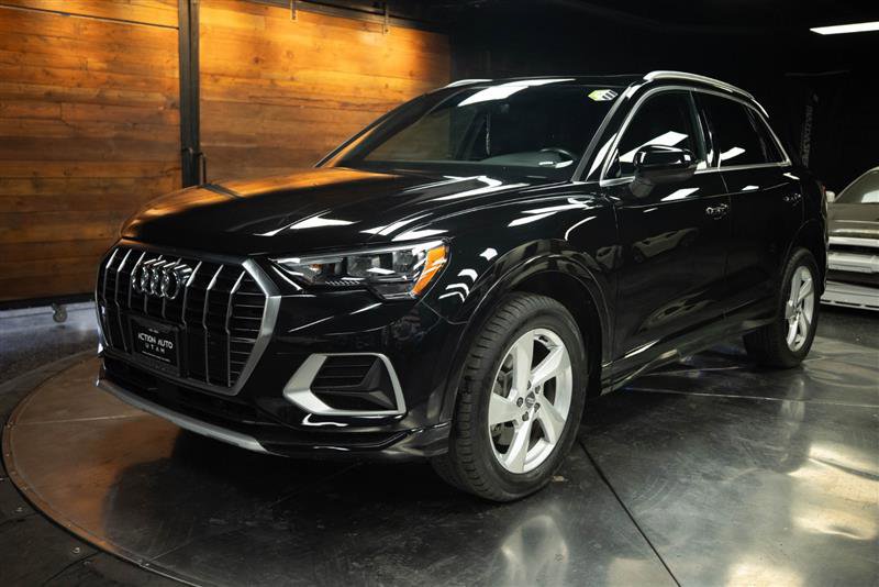 Used 2020 Audi Q3 2.0T Premium w/ Convenience Package AWD/4WD image 2
