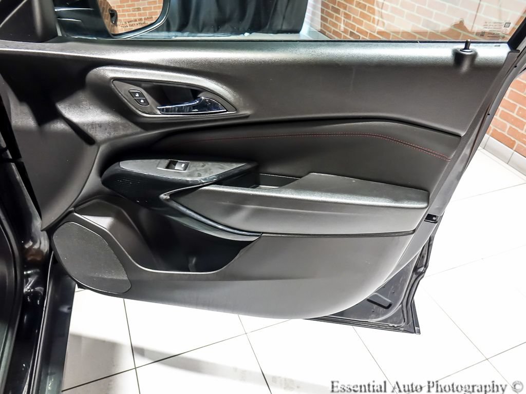 Used 2025 Chevrolet Trax RS w/ Sunroof Package FWD image 29
