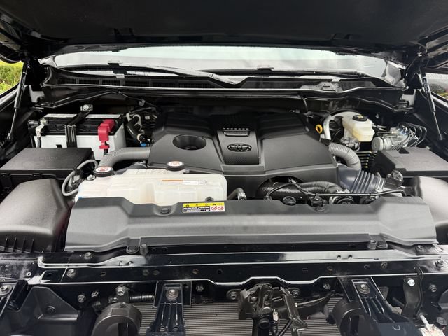 Used 2025 Toyota Tundra Limited w/ Power Package AWD/4WD image 29