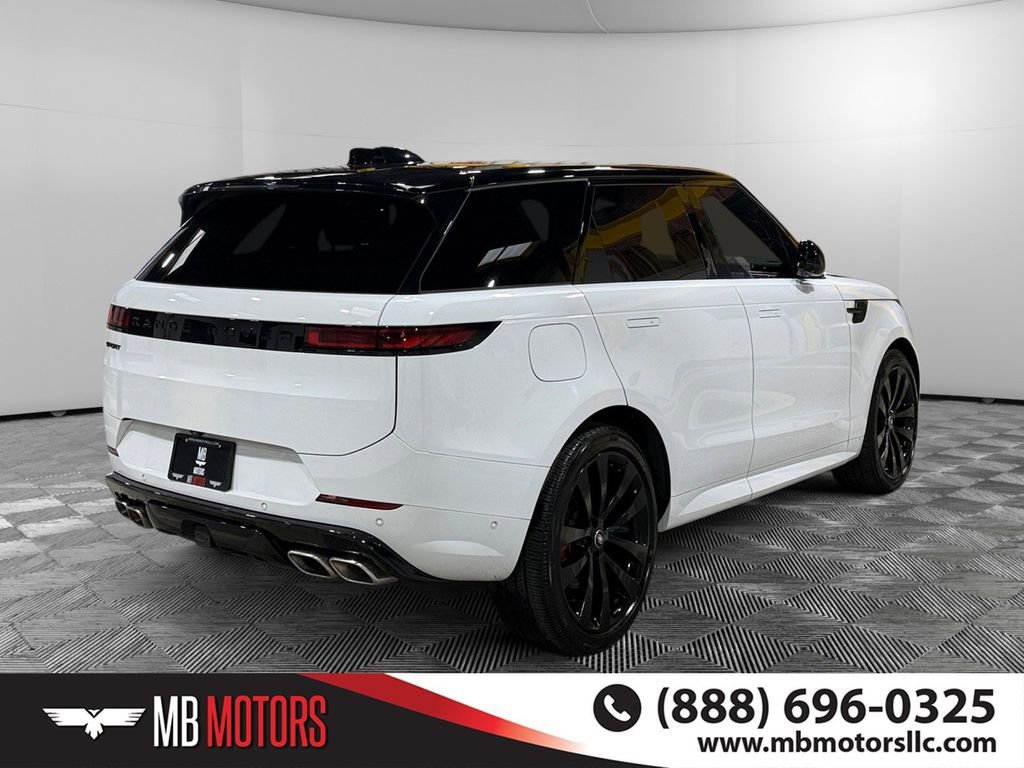 Used 2025 Land Rover Range Rover Sport Dynamic SE image 3