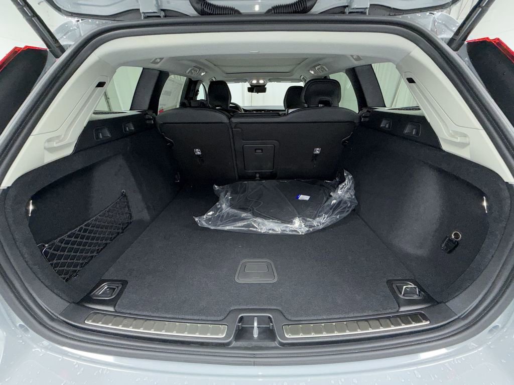 New 2026 Volvo V60 B5 Cross Country Ultra w/ Climate Package image 13