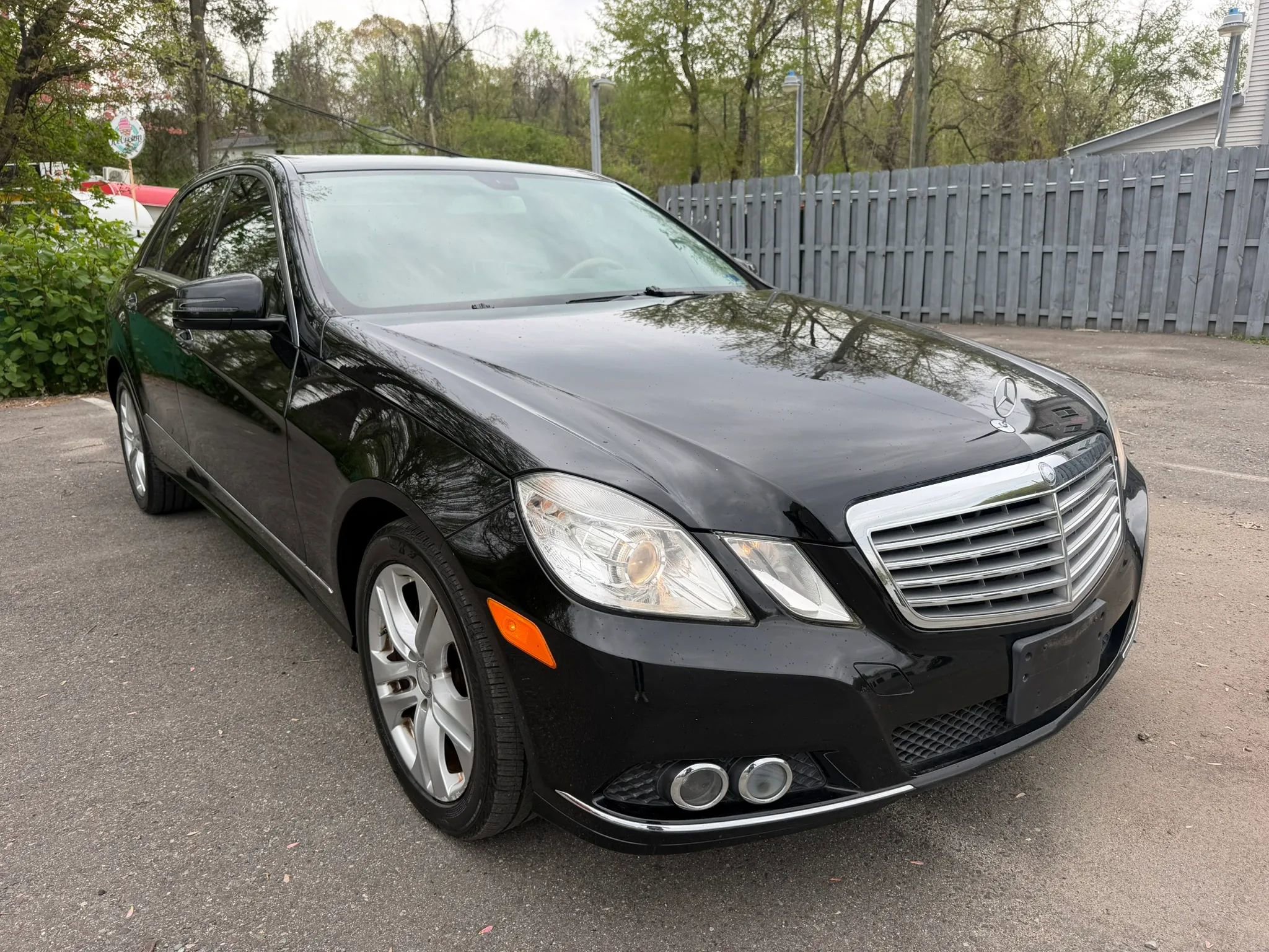 Used 2011 Mercedes-Benz E 350 4MATIC Sedan image 3