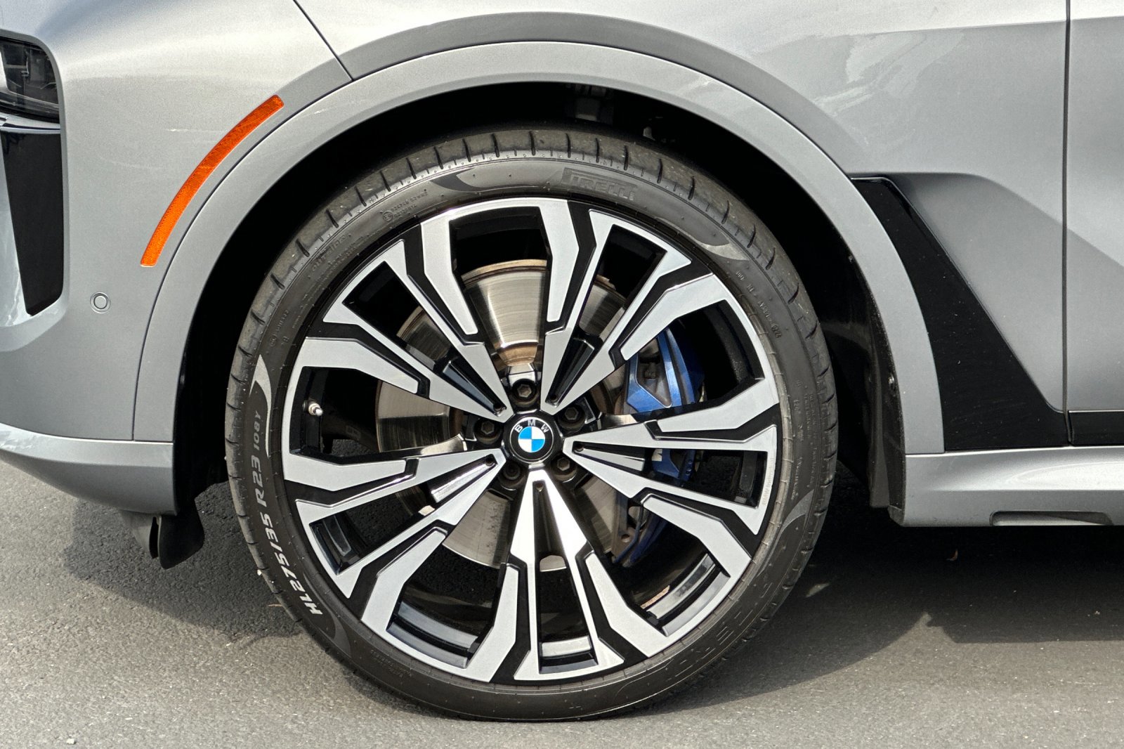 Used 2023 BMW X7 M60i w/ Executive Package image 27