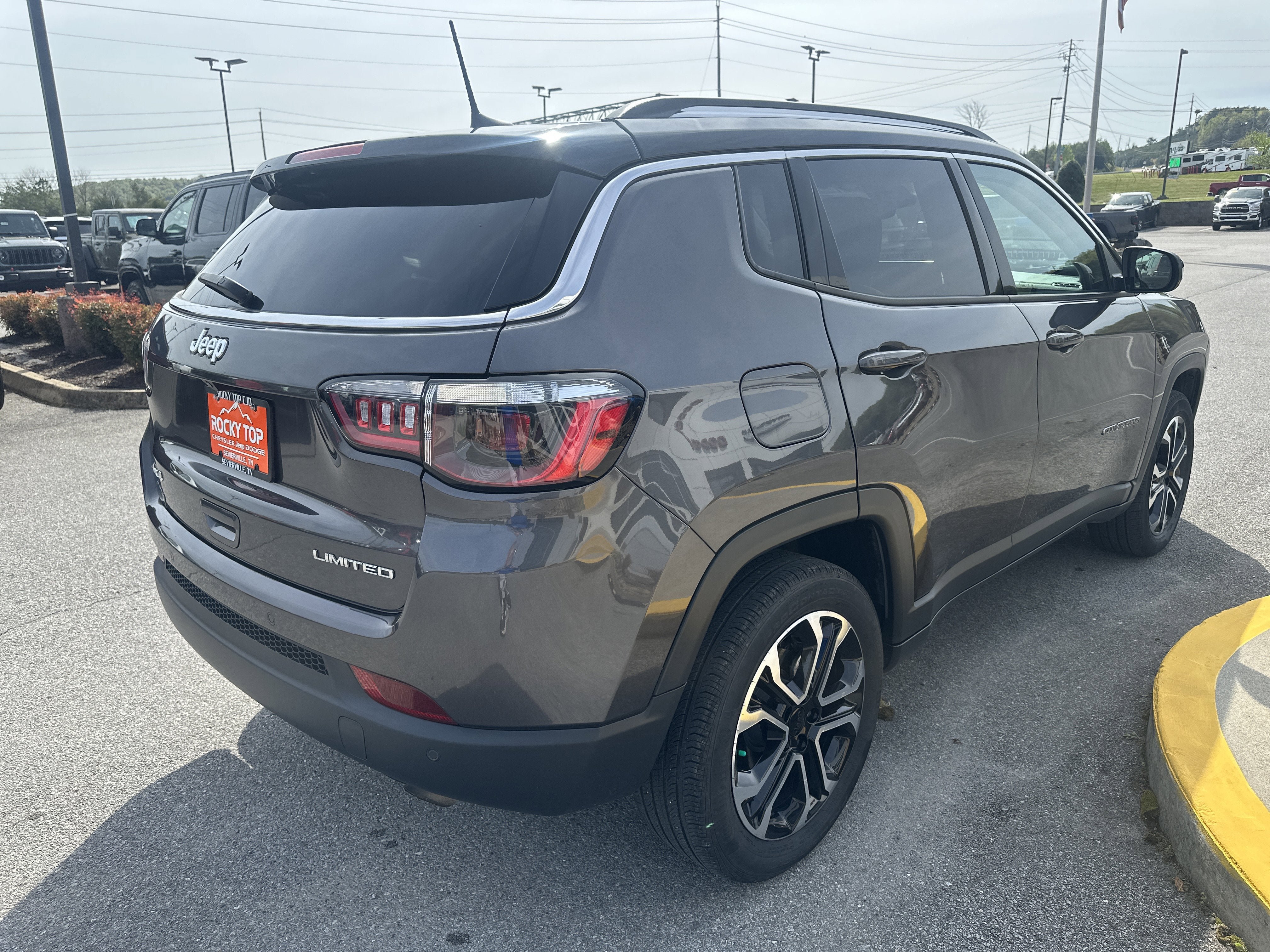 Used 2022 Jeep Compass Limited AWD/4WD image 7