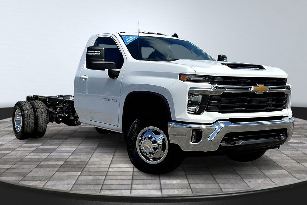 New 2026 Chevrolet Silverado 3500 LT w/ Convenience Package video 2