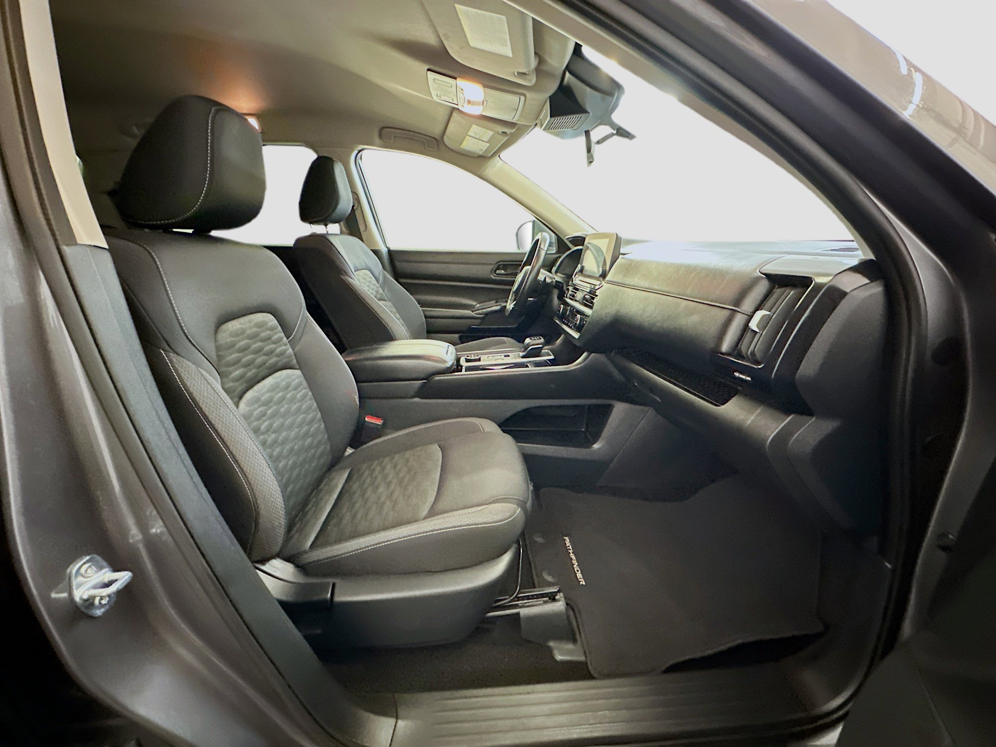 Used 2024 Nissan Pathfinder SV image 32