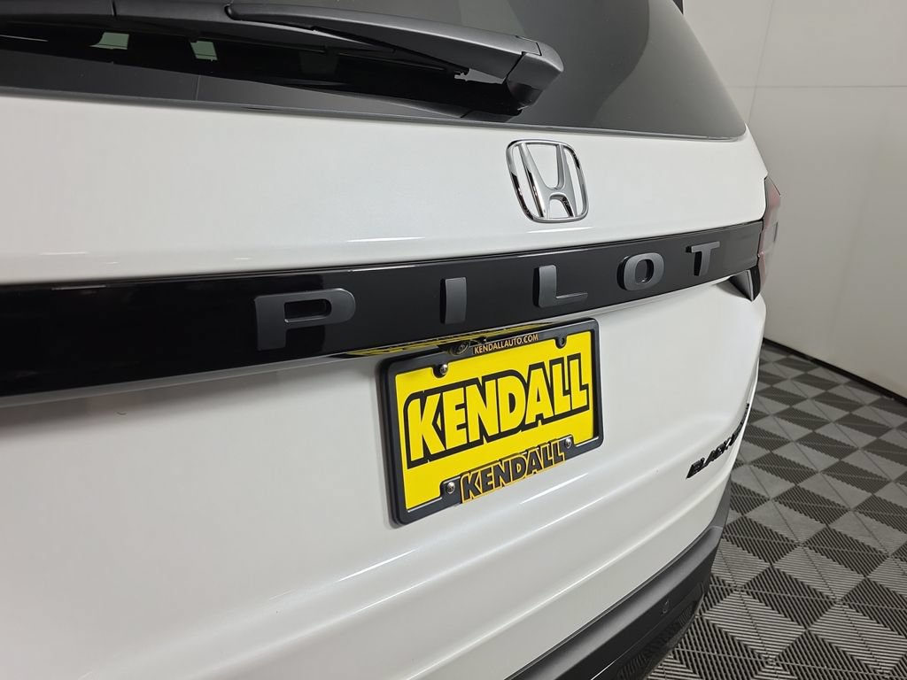 Used 2026 Honda Pilot Black Edition image 11
