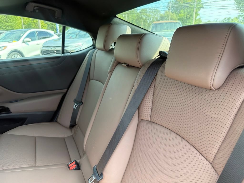 Used 2024 Lexus ES 350 w/ Premium Package FWD image 11