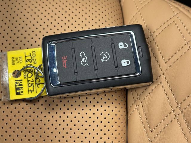 New 2026 Jeep Grand Cherokee Summit w/ Obsidian Package AWD/4WD image 32